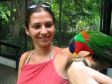 Anna con uno dei pappagalli al Kula Eco Park
